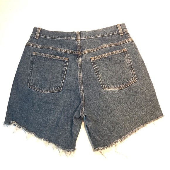 L.L. Bean Women's Original Fit High Waist Mom Jean Shorts Cut offs Size 14 - Picture 2 of 8